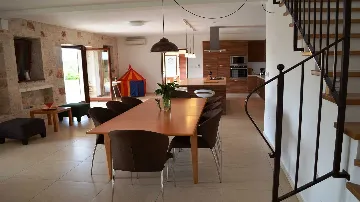 Villa with Pool and Garden in Tinjan