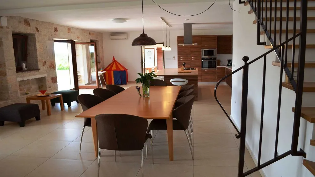 Villa with Pool and Garden in Tinjan