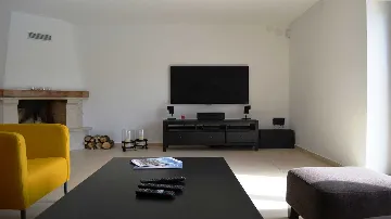 Villa with Pool and Garden in Tinjan