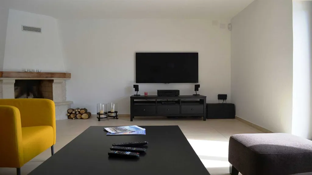 Villa with Pool and Garden in Tinjan