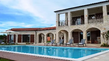 Villa with Pool and Garden in Tinjan