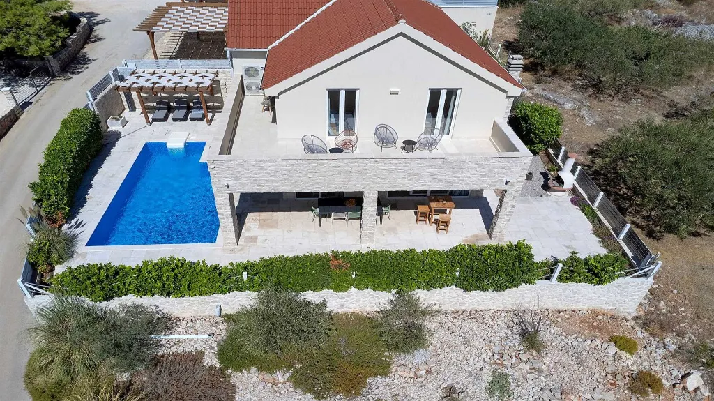 Modern Villa in Pitve, Hvar for 8 Guests