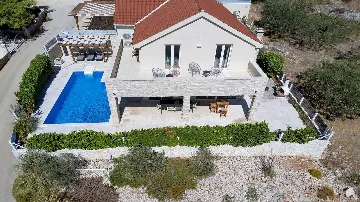 Modern Villa in Pitve, Hvar for 8 Guests