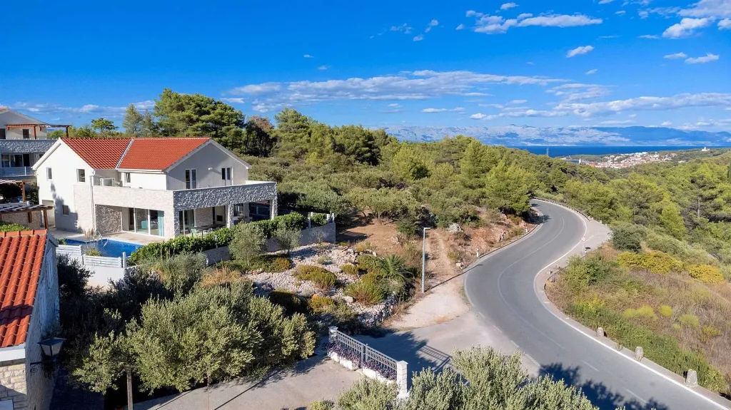 Modern Villa in Pitve, Hvar for 8 Guests