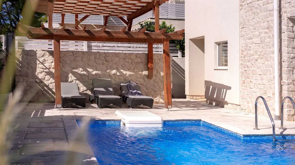 Modern Villa in Pitve, Hvar for 8 Guests