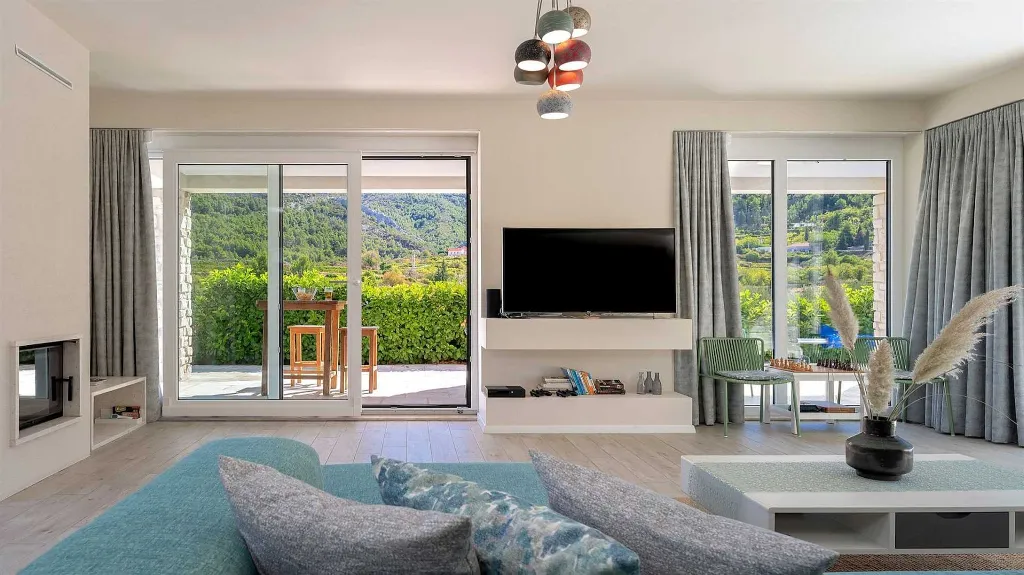Modern Villa in Pitve, Hvar for 8 Guests