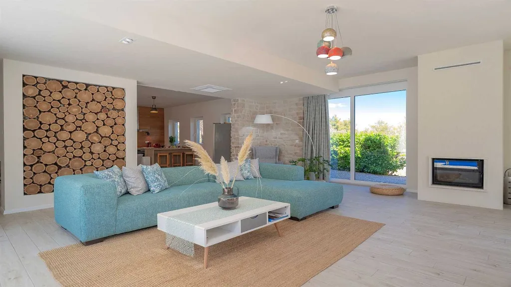Modern Villa in Pitve, Hvar for 8 Guests