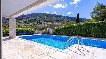 Modern Villa in Pitve, Hvar for 8 Guests