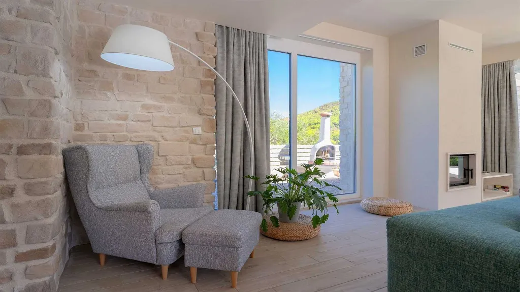 Modern Villa in Pitve, Hvar for 8 Guests