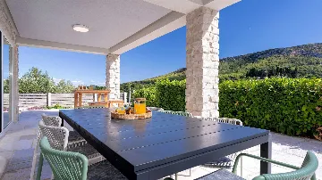 Modern Villa in Pitve, Hvar for 8 Guests