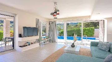 Modern Villa in Pitve, Hvar for 8 Guests