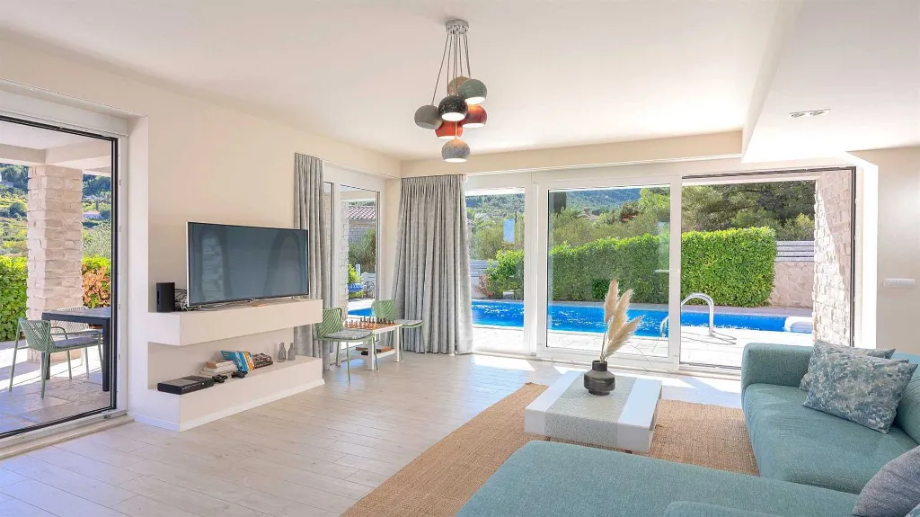 Modern Villa in Pitve, Hvar for 8 Guests