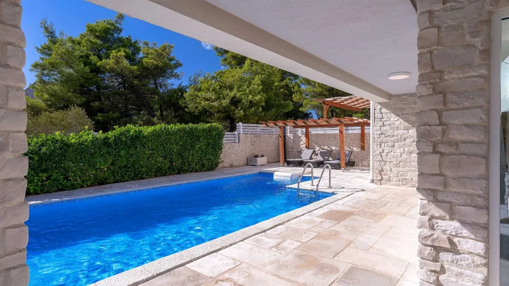 Modern Villa in Pitve, Hvar for 8 Guests