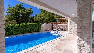 Modern Villa in Pitve, Hvar for 8 Guests