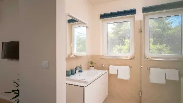 Modern Villa in Pitve, Hvar for 8 Guests