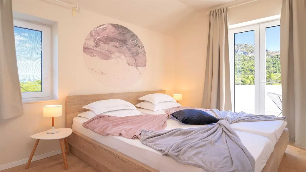 Modern Villa in Pitve, Hvar for 8 Guests