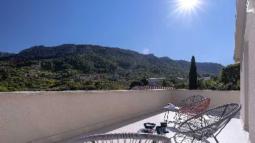 Modern Villa in Pitve, Hvar for 8 Guests