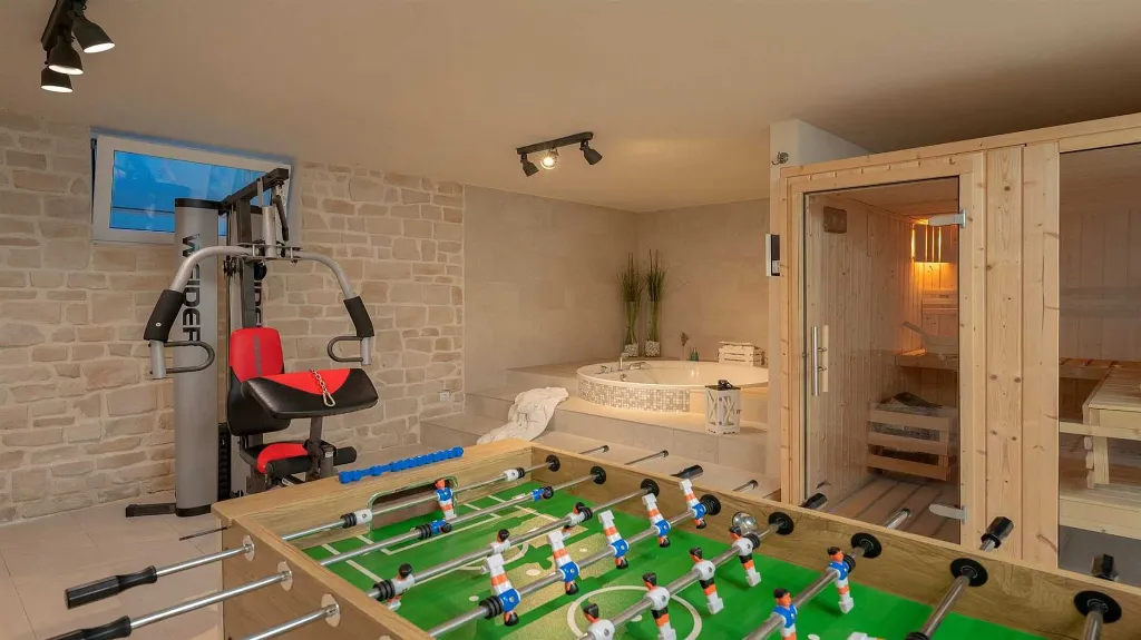 Modern Villa in Pitve, Hvar for 8 Guests