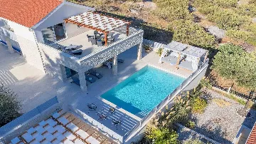 Villa with Pool in Pitve