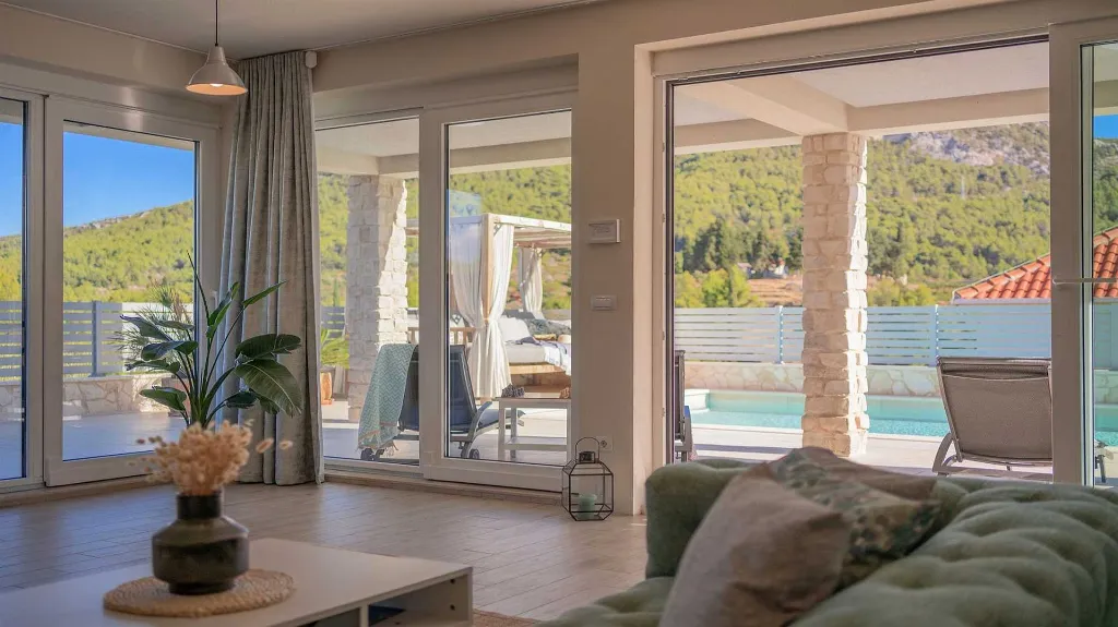 Villa with Pool in Pitve