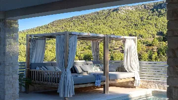 Villa with Pool in Pitve