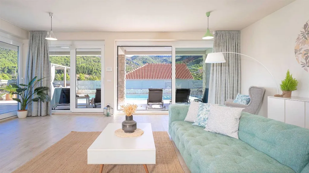 Villa with Pool in Pitve