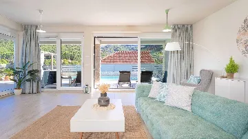 Villa with Pool in Pitve