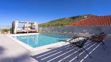 Villa with Pool in Pitve