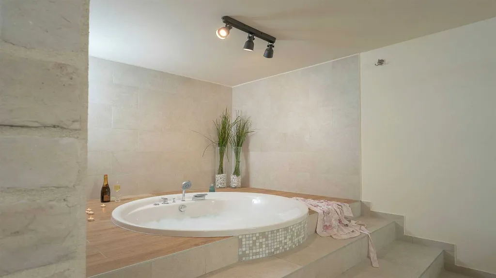 Villa with Pool in Pitve