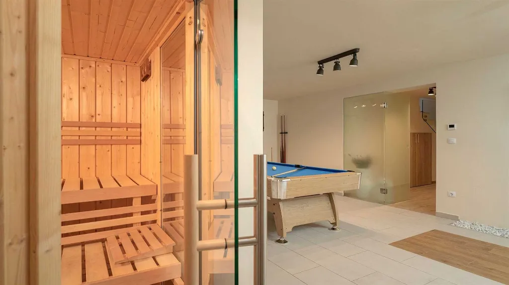 Villa with Pool in Pitve