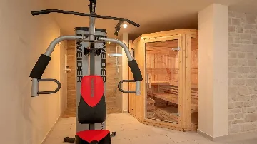 Villa with Pool in Pitve