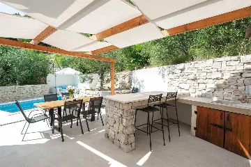 Serene Grove Retreat Pisak