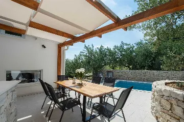 Serene Grove Retreat Pisak