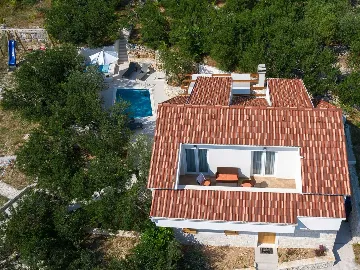 Serene Grove Retreat Pisak