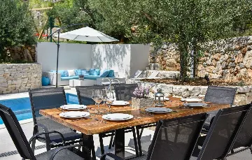 Serene Grove Retreat Pisak