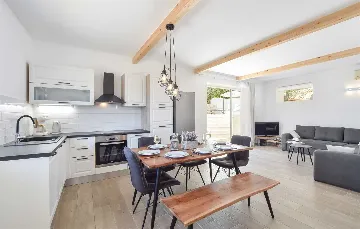 Serene Grove Retreat Pisak