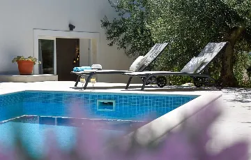 Serene Grove Retreat Pisak