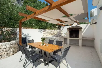 Serene Grove Retreat Pisak