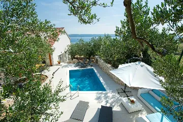 Serene Grove Retreat Pisak