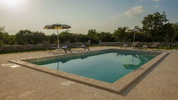 Villa with Pool for 8 Guests in Cukrići