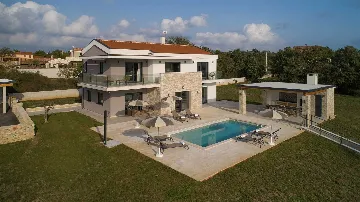 Villa with Pool for 8 Guests in Cukrići