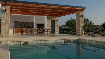 Villa with Pool for 8 Guests in Cukrići