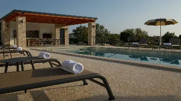 Villa with Pool for 8 Guests in Cukrići