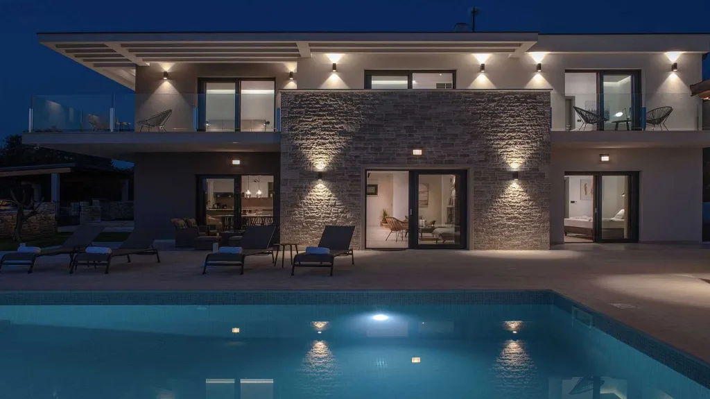 Villa with Pool for 8 Guests in Cukrići