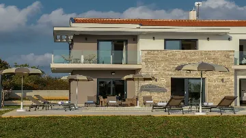Villa with Pool for 8 Guests in Cukrići