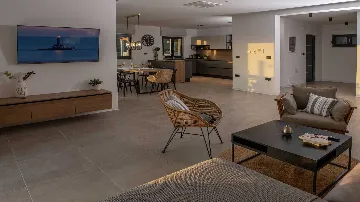 Villa with Pool for 8 Guests in Cukrići