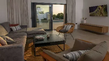 Villa with Pool for 8 Guests in Cukrići