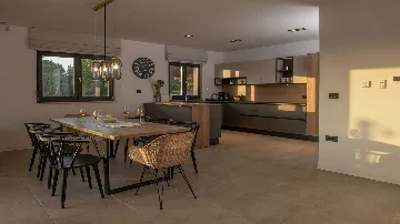 Villa with Pool for 8 Guests in Cukrići