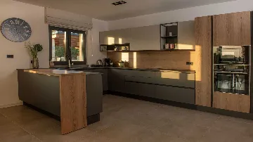 Villa with Pool for 8 Guests in Cukrići