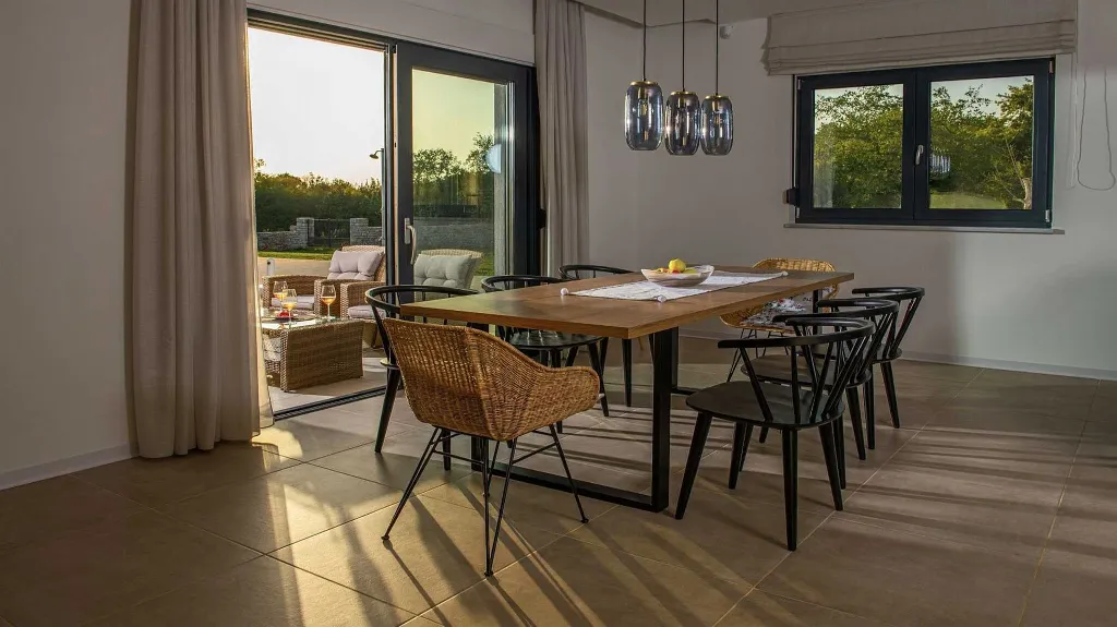 Villa with Pool for 8 Guests in Cukrići